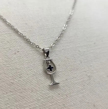 Srebrny naszyjnik z zawieszką kieliszek GR33 • Srebro 925