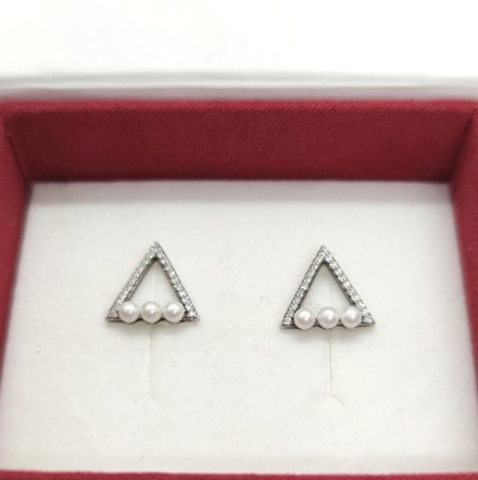 Srebrne kolczyki trójkąty z perełkami GR36 • Srebro 925