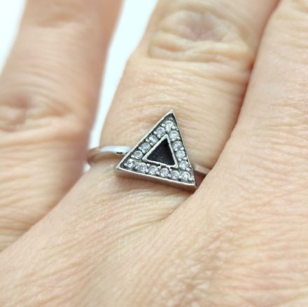 Srebrny pierścionek trójkąt GR26 • Srebro 925