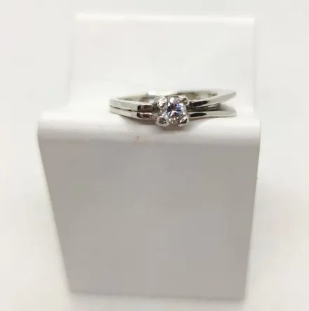 Srebrny pierścionek z cyrkonią GR32 • Srebro 925