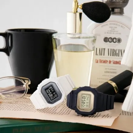 Biały zegarek Casio G-SHOCK prostokątny GMD-S5600-7ER