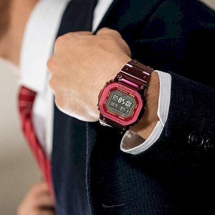 Czerwony zegarek Casio G-SHOCK prostokątny GMW-B5000RD-4ER