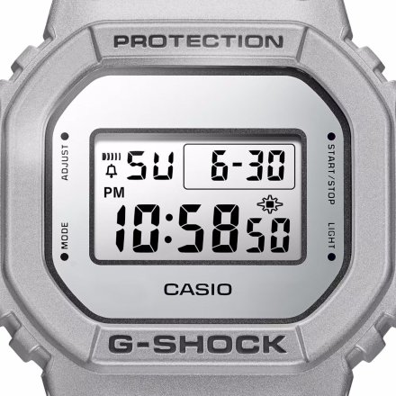 Metaliczny srebrny zegarek Casio G-SHOCK Forgotten Future DW-5600FF-8ER