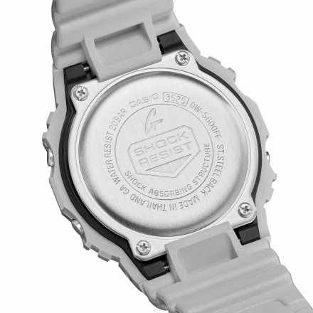 Metaliczny srebrny zegarek Casio G-SHOCK Forgotten Future DW-5600FF-8ER