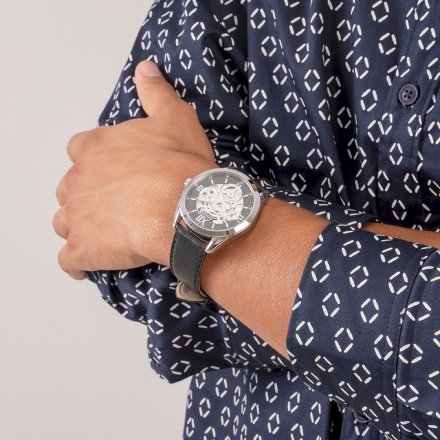 Srebrny zegarek męski Guess Tailor z widocznym mechanizmem GW0389G1