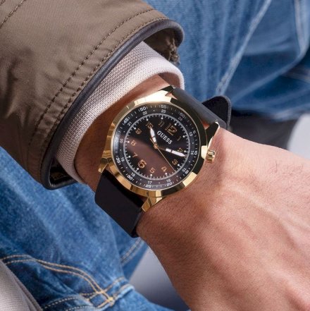 Złoty zegarek Guess Max z czarną tarczą i czarnym paskiem GW0494G2