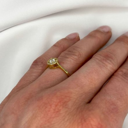 Złoty pierścionek zaręczynowy z błyszczącymi cyrkoniami r.12 • Złoto 585