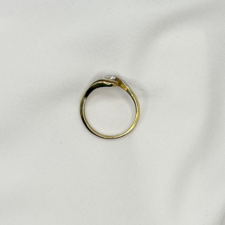 Złoty pierścionek zaręczynowy z pojedynczą cyrkonią i rodowaniem • Złoto 333