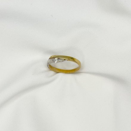 Złoty pierścionek fala w dwóch odcieniach z cyrkonią r.18 • Złoto 333