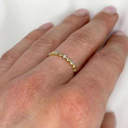 Złoty pierścionek obrączka celebrytka romby z kryształami r.12,5 • Złoto 585