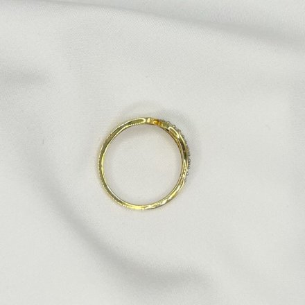 Złoty pierścionek z ozdobnym elementem łezki i cyrkoniami r.11 • Złoto 585