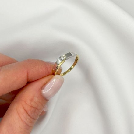 Złoty pierścionek zaręczynowy dwa kolory z diamentem r.12 • Złoto 585 2.05g Brylant 0,10ct H