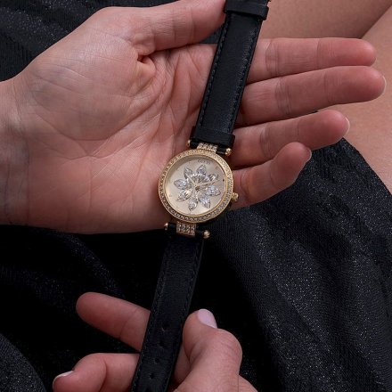 Złoty zegarek Guess Full Bloom z kamieniami na tarczy GW0382L2