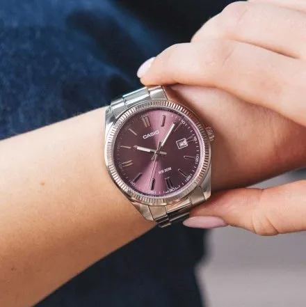 Srebrny zegarek Casio Classic z fioletową tarczą MTP-1302PD-6AVEF