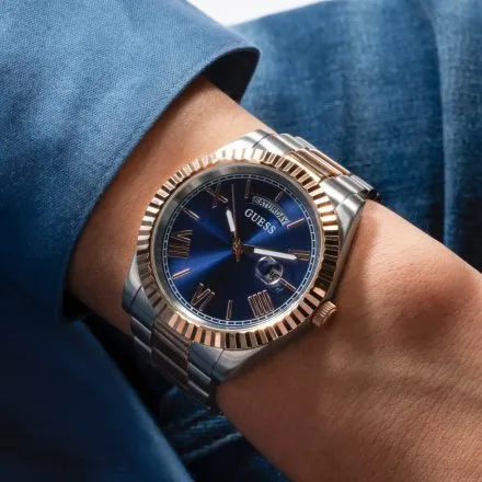 Srebrno-różowozłoty zegarek Guess Connoisseur z bransoletką GW0265G12