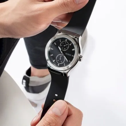 Srebrny zegarek męski Guess Jet z czarnym paskiem GW0491G3