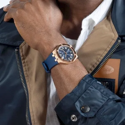 Różowozłoty zegarek Guess Asset z granatowym paskiem GW0663G3
