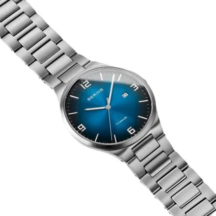 Tytanowy zegarek męski Bering Sapphire Titanium15240-777 z niebieską tarczą