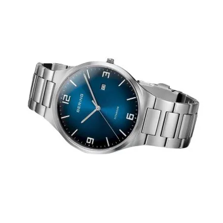 Tytanowy zegarek męski Bering Sapphire Titanium15240-777 z niebieską tarczą