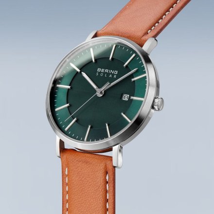Solarny męski zegarek Bering Classic brązowy pasek zielona tarcza 15439-508