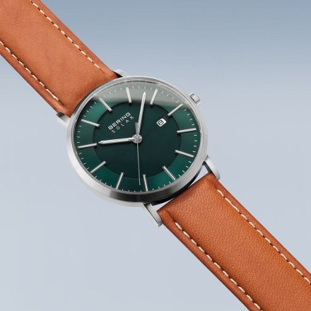 Solarny męski zegarek Bering Classic brązowy pasek zielona tarcza 15439-508