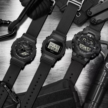 Czarny zegarek Casio G-Shock z parcianym paskiem GA-2100BCE-1AER