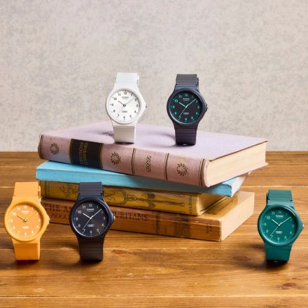 Casio Sport Pop zegarek biały z cyframi MQ-24B-7BEF