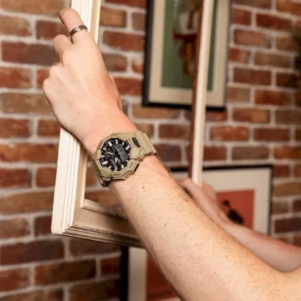 Casio G-SHOCK zegarek beżowy ze wskazówkami GA-010-5AER