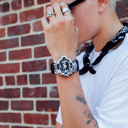Casio G-SHOCK zegarek srebrny z czarnym paskiem GM-700-1AER