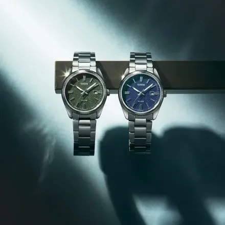 Casio Classic zegarek srebrny na bransolecie z zieloną tarczą MTP-1302DA-3A