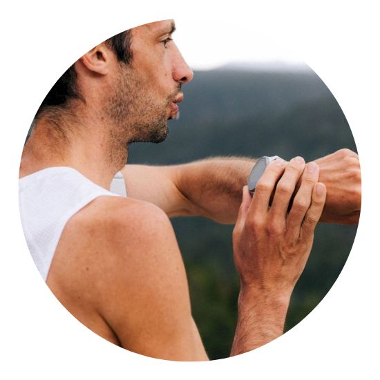 Coros Apex 4 z mikrofonem i głośnikiem Coros Apex 4 z mikrofonem i głośnikiem